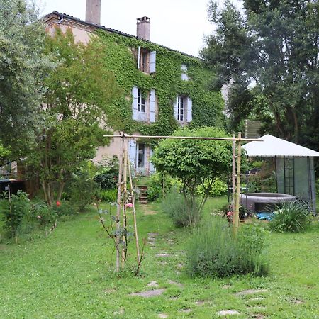Au Jardin Bed & Breakfast Моасак Екстериор снимка